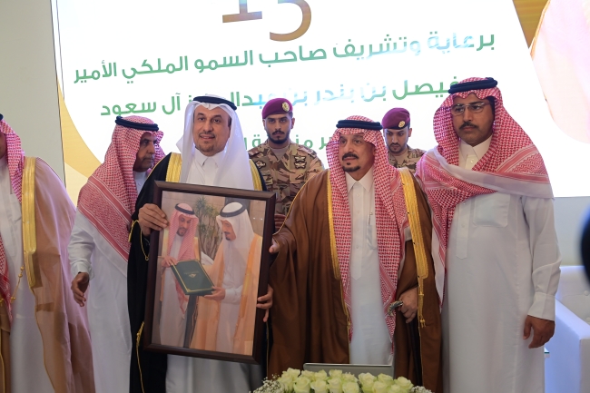 الجامعة تكرم رئيسها السابق معالي الدكتور خالد بن سعد المقرن بمناسبة انتهاء فترة تكليفه برئاسة الجامعة 