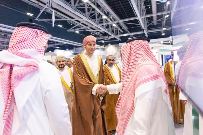 الجامعة تشارك في فعاليات معرض كومكس 2019 بالعاصمة العمانية مسقط