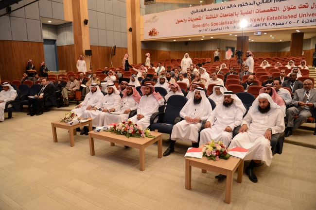 الجامعة تنظم المؤتمر الدولي الأول بعنوان : "التخصصات العلمية في الجامعات الناشئة التحديات والحلول"