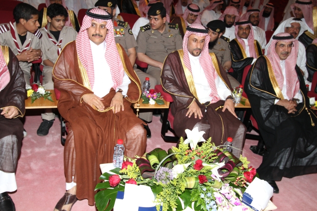 أهالي محافظة المجمعة يحتفون بمعالي مدير الجامعة 