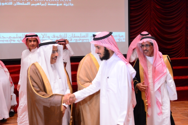 اختراعات طلاب كلية الهندسة تحصد جوائز احتفالية في جائزة الشيخ إبراهيم السلطان للتفوق والإبداع العلمي 