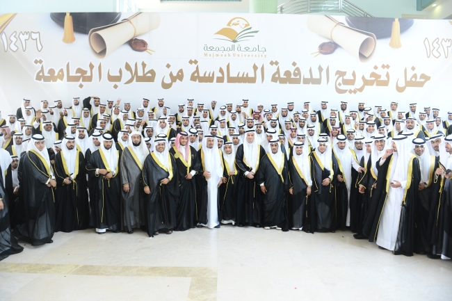 الجامعة تحتفل بتخريج الدفعة السادسة من طلابها للعام الجامعي 1435هـ - 1436ه