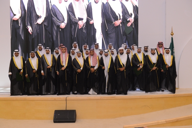 معالي مدير الجامعة يرعى حفل تكريم خريجي أول دفعة من طلاب كلية الطب 