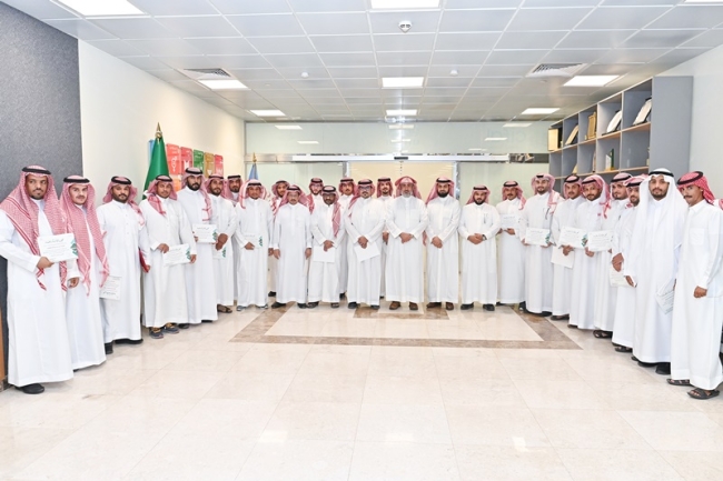  أعضاء فريق منصة التدريب ( ارتقاء ) من الفريق الإداري والفني ومنسقي جهات الجامعة بالكليات والعمادات المساندة والإدارات العامة