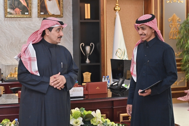 رئيس الجامعة يلتقي المحتفى بهم