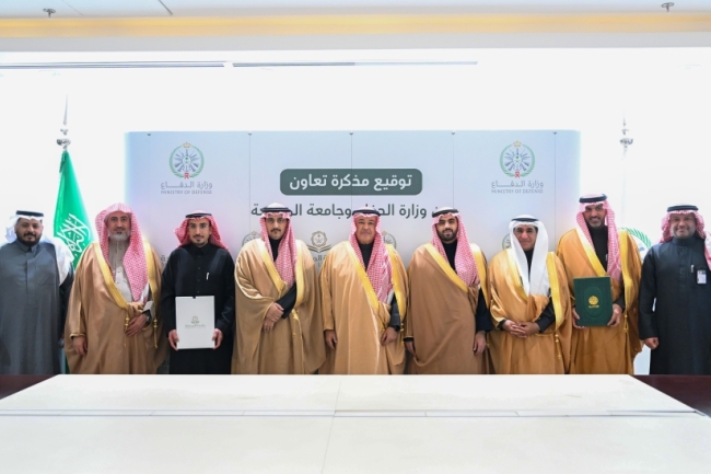 الجامعة توقع مذكرة تعاون وبرنامجين تنفيذيين مع وزارة الدفاع