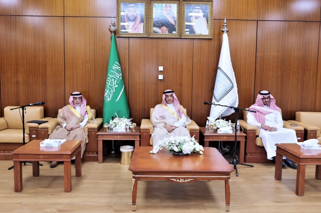 وكيل ‫جامعة المجمعة‬ للتنمية والاستثمار يشارك في ورشة عمل: "خطة كفاءة الإنفاق والتخطيط المالي لضمان الاستدامة المالية للجامعات السعودية"