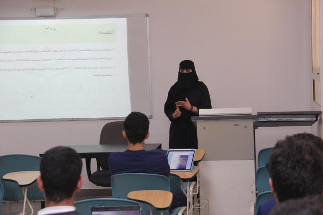كلية التمريض تستقبل مديرة مركز رعاية ذوي الإعاقة ضمن زياراتها التوعوية