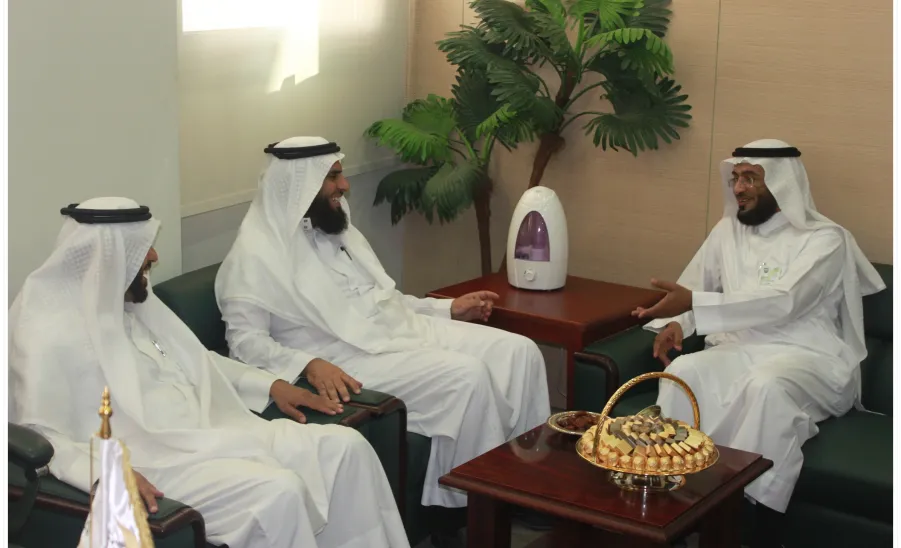His Excellency the Vice Rector for Academic Affairs visits the Deanship of Student Affairs - 