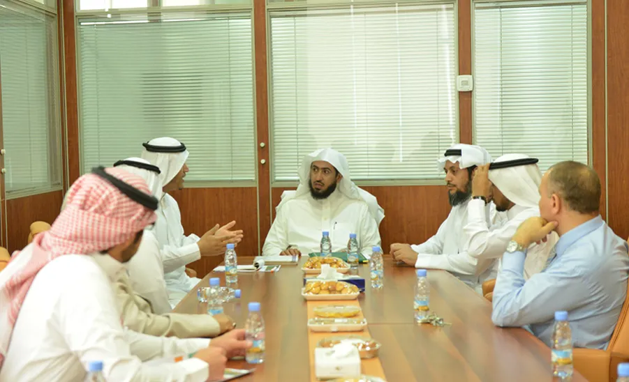 Vice Rector Adopts Internal Evaluation Report of Zulfi College of Science Laboratories and Meets the College Executives.  -  