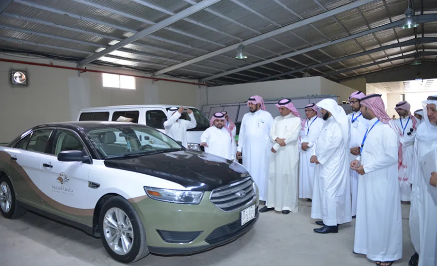 The Vice Rector Inspects the works of the General Administration of Facilities and Services and Launches the New Logo of the Service Cars  -  