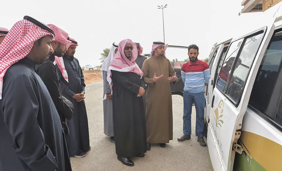 وكيل الجامعة يطّلع على مشروع مركبة الصيانة المتنقلة لعمادة تقنية المعلومات - 