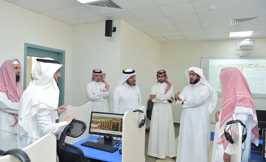 وكيل الجامعة يقوم بزيارة تفقدية لكلية العلوم والدراسات الإنسانية بحوطة سدير - 