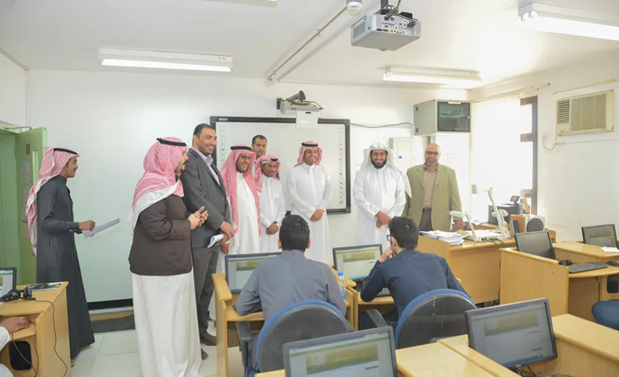 MU Vice-Rector Inspects Majmaah Community College E-Exams Center  -  