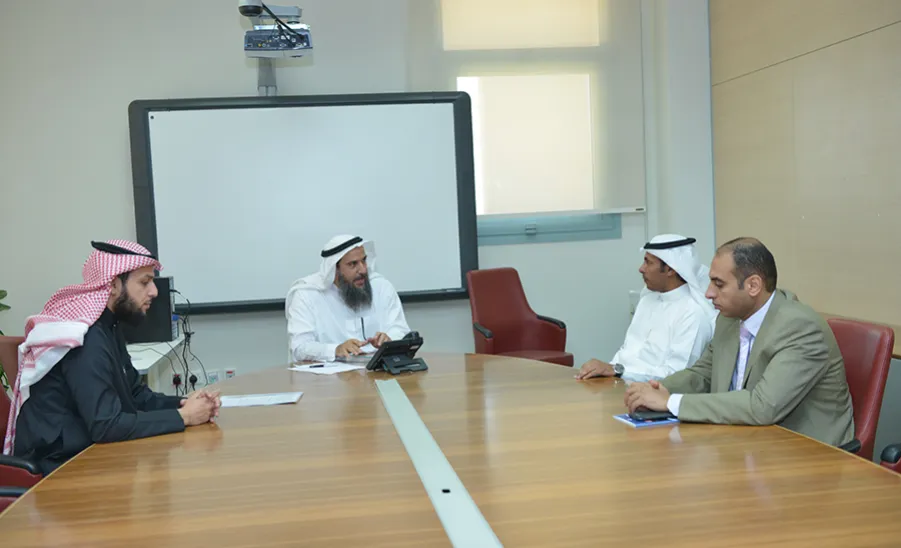In the context of coordinating efforts with the university colleges: the Deanship of e-learning organizes coordinative meetings with the university colleges - 