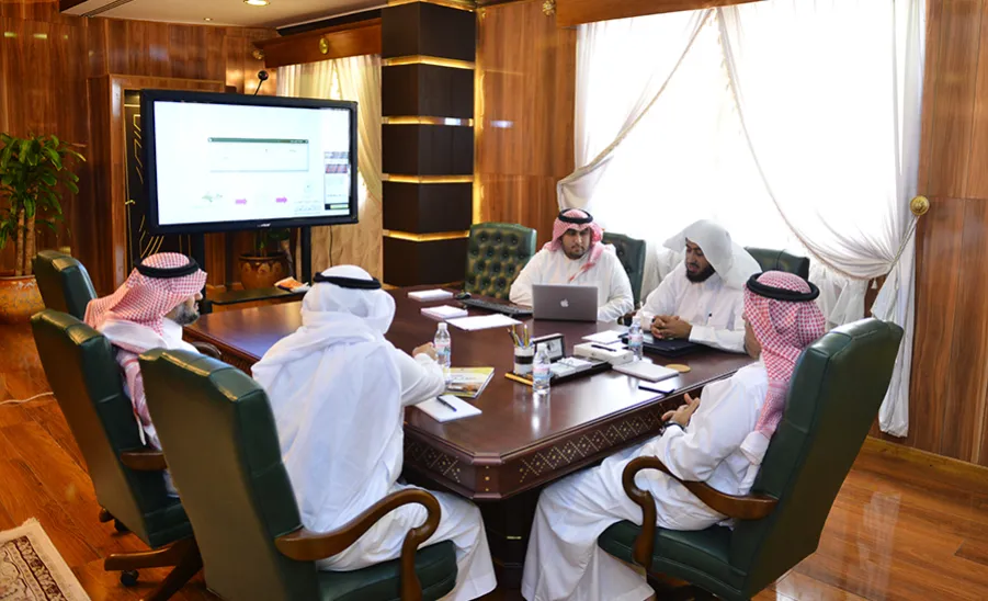 HE the Rector Views the Presentation of the Statistical Data Completion Operations Of the University  -  