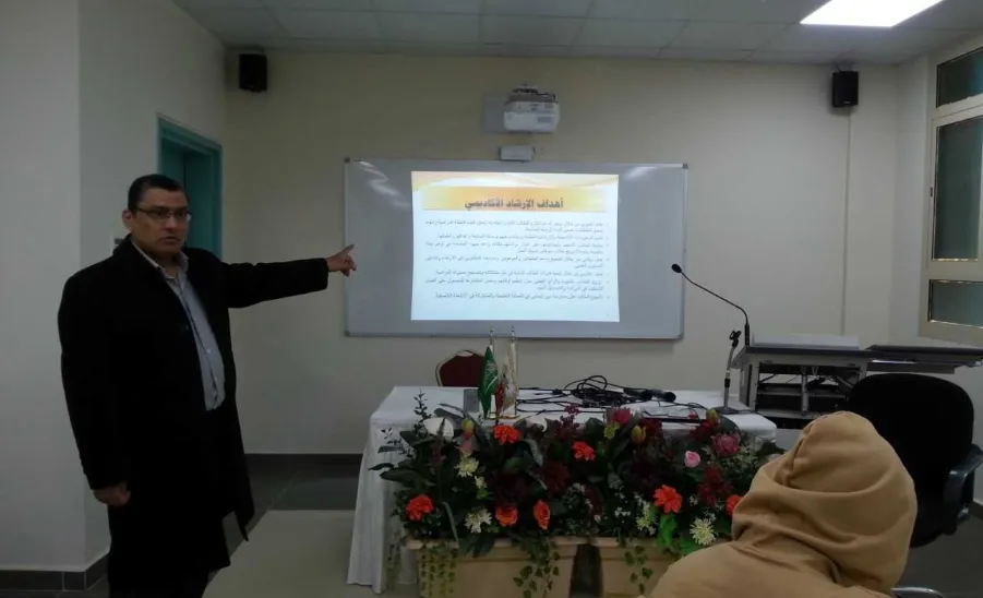 دورة تدريبية بعنوان "أهمية الارشاد الأكاديمي للطلاب"  - 