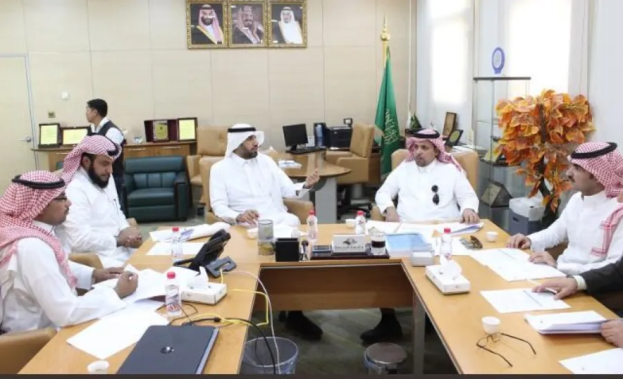  بدأ مهام  فريق عمادة الجودة لمناقشة لزيارات وتقييم الادارت لجائزة مدير الجامعة   - 