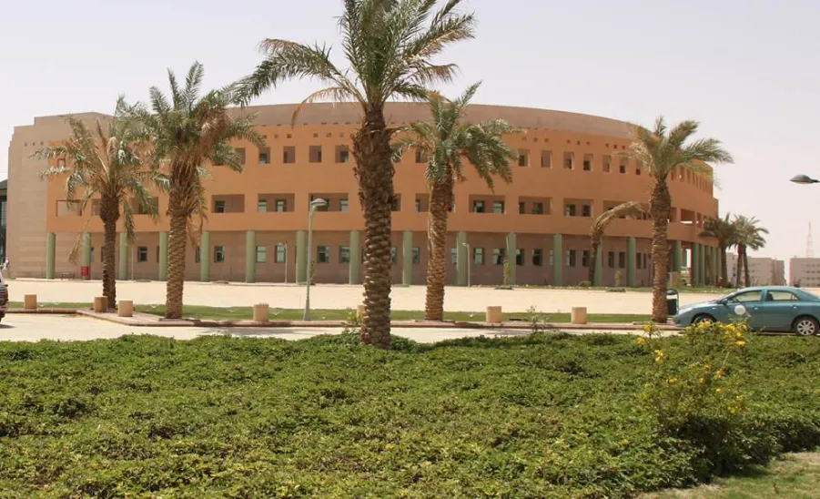 سعادة وكيل الجامعة للشؤون التعليمية يشكر كلية التربية بالزلفي - 