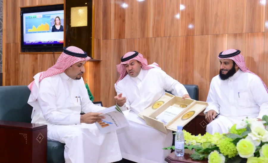  Rector Receives the Annual Report of Internal Audit and Procedural Handbooks of Financial and Performance Audit.  - 