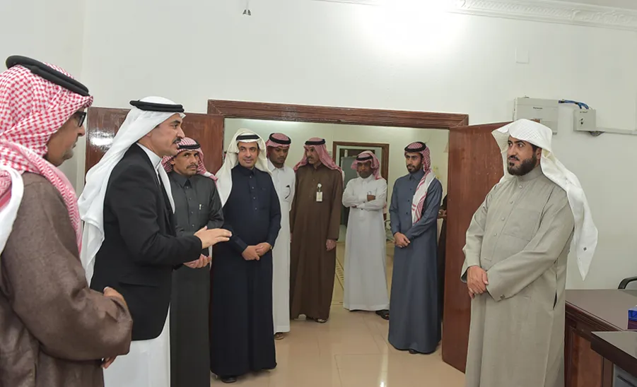وكيل الجامعة يزور فرع وزارة التجارة والاستثمار في محافظة المجمعة - 
