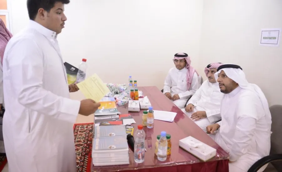 كلية الهندسة تقيم اليوم التعريفي السنوي بالتخصصات الاكاديمية لطلابها المستجدين - 