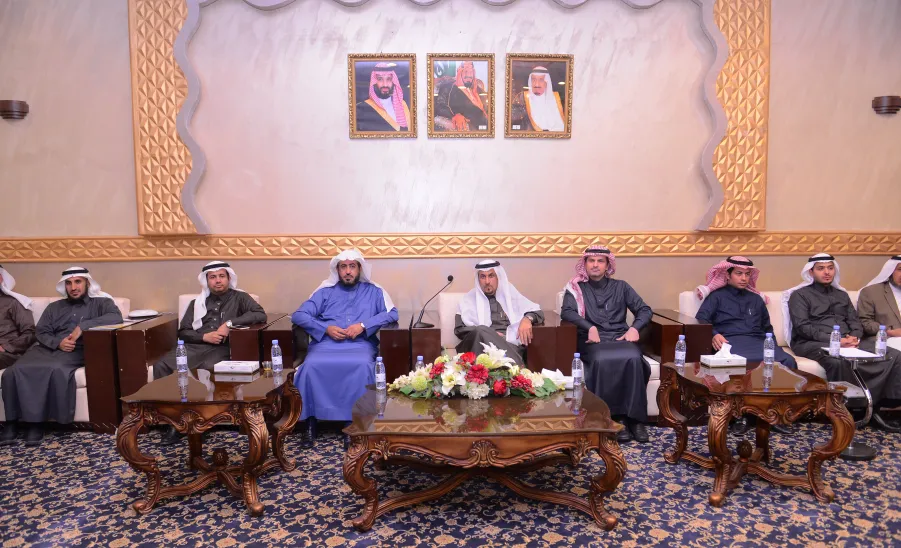 فريق الاعتماد الأكاديمي الهندسي العالمي "ABET" يعرض التقرير النهائي لمعالي مدير الجامعة - 