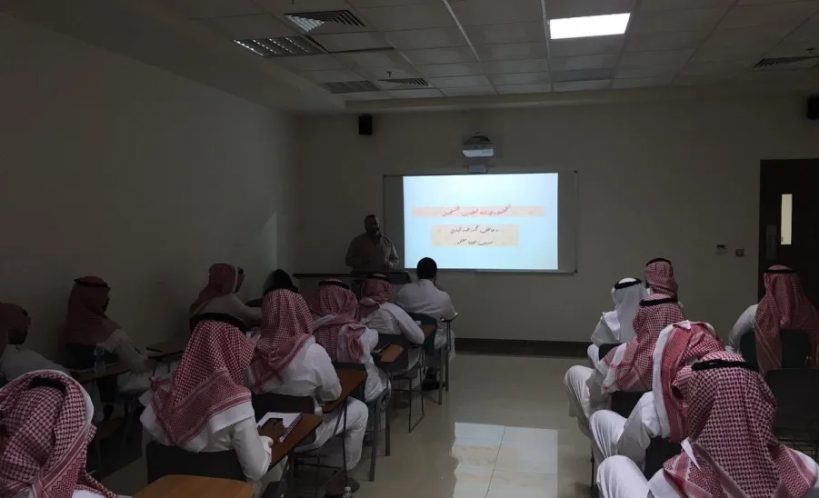 وحدة ضمان الجودة بالكلية تعقد دورة بعنوان "التخطيط والإرشاد للطلاب المستجدين" -  