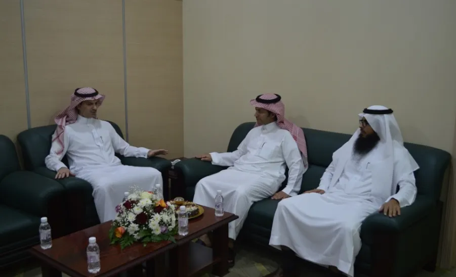 Vice Rector for Graduate Studies and Scientific Research visits the deanship of scientific research  - 