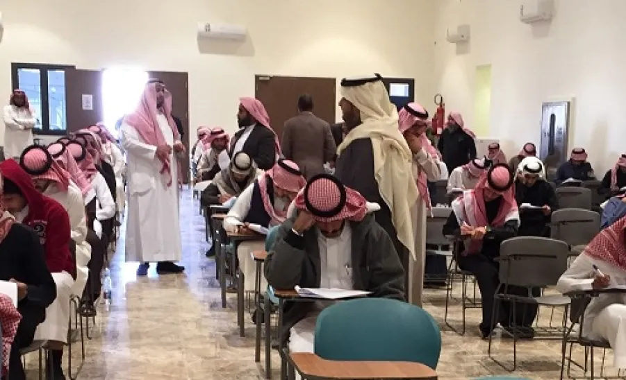 سعادة العميد يتفقد سير الاختبارات في الكلية - 