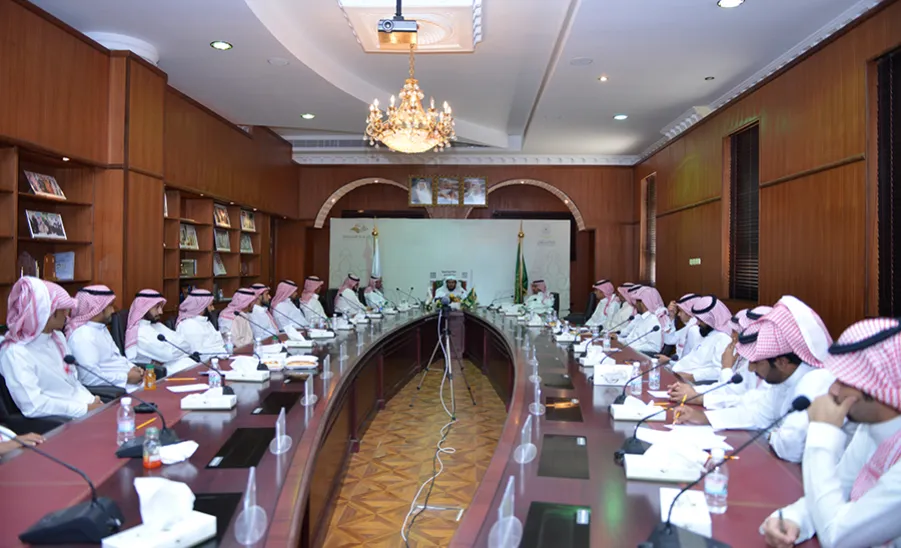 HE The Vice Rector and Dean of E-Learning Held a Meeting with the Employees of the Deanship of E-learning and Distance Learning  -  