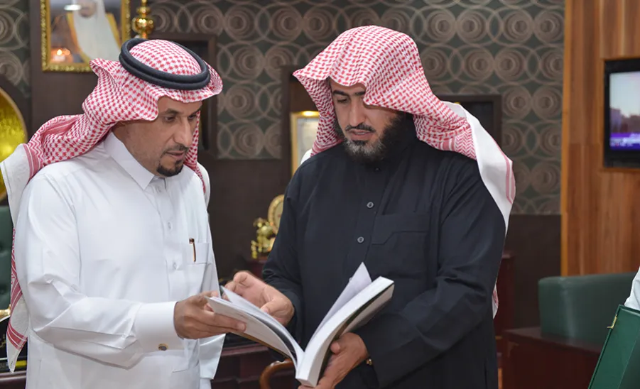 MU RECTOR RECEIVES THE UNIVERSITY 5TH ANNUAL REPORT  -  