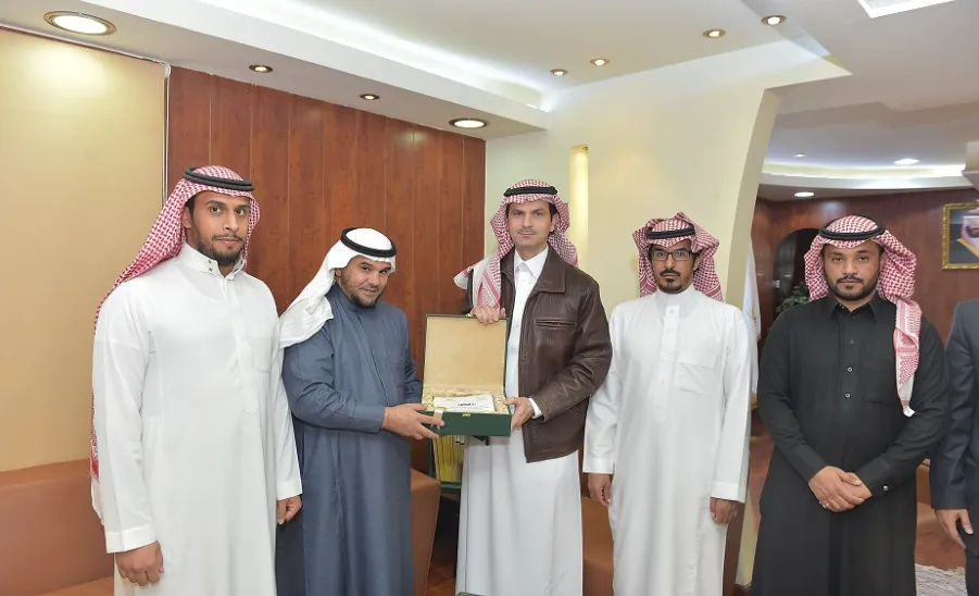 مكتب إدارة المشاريع يطلع سعادة الدكتور محمد بن عبدالله الشايع على نظام إدارة المشاريع البحثية "ابحاث" -  