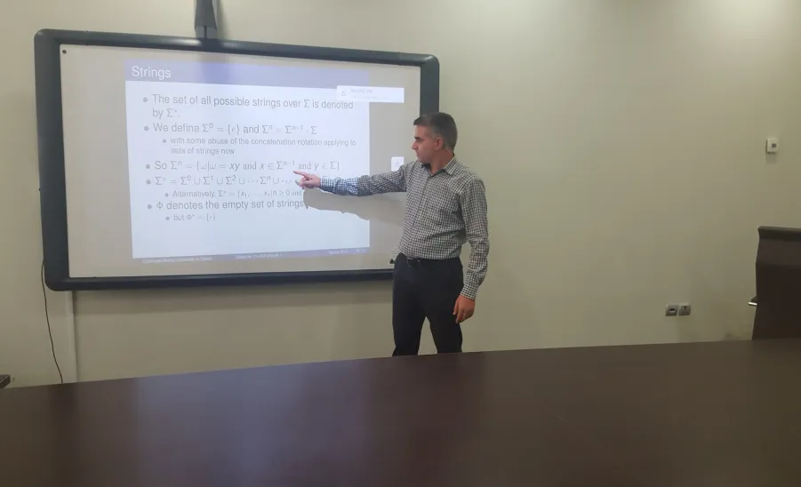 قسم علوم الحاسب والمعلومات يعقد اللقاء العلمي الأول بعنوان Theory and Experimental of Parallel Machines Scheduling -  
