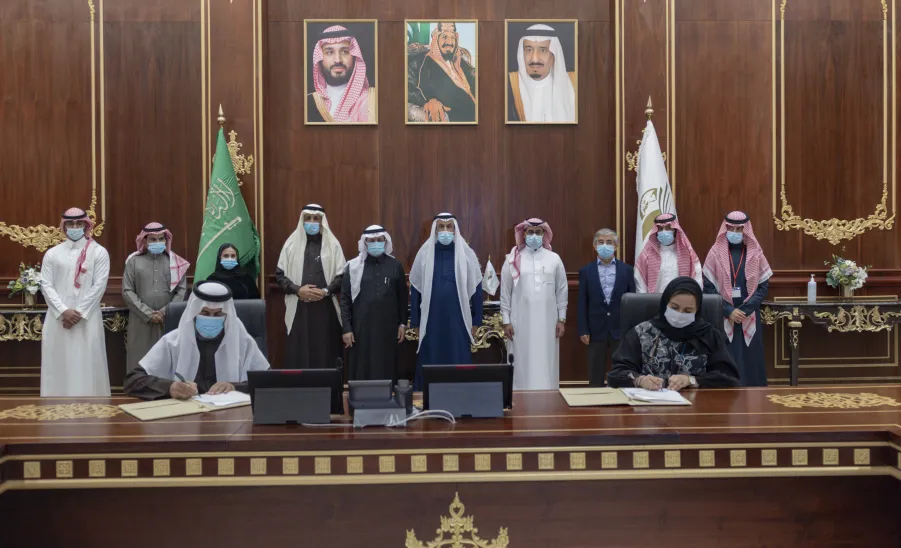 الجامعة توقع اتفاقية تعاون مع شركة كوكاكولا السعودية لتعبئة المرطبات - الجامعة