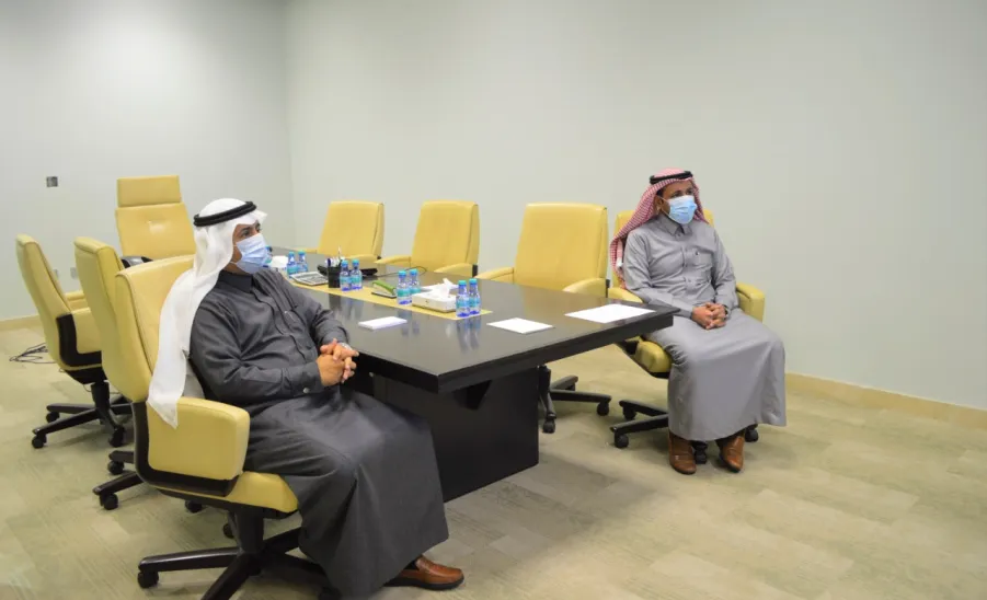وكيل الجامعة للدراسات العليا والبحث العلمي يعقد اجتماعاً مع اللجنة الفنية الداخلية لأتمتة مجلس الجامعة - سعادة وكيل الجامعة للدراسات العليا والبحث العلمي