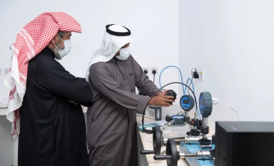 وكيل الجامعة يتابع اعمال جاهزية مختبر الفحص والمعايرة للتدقيق الخارجي للاعتماد الخليجي -  وكيل الجامعة يتابع اعمال جاهزية مختبر الفحص والمعايرة 