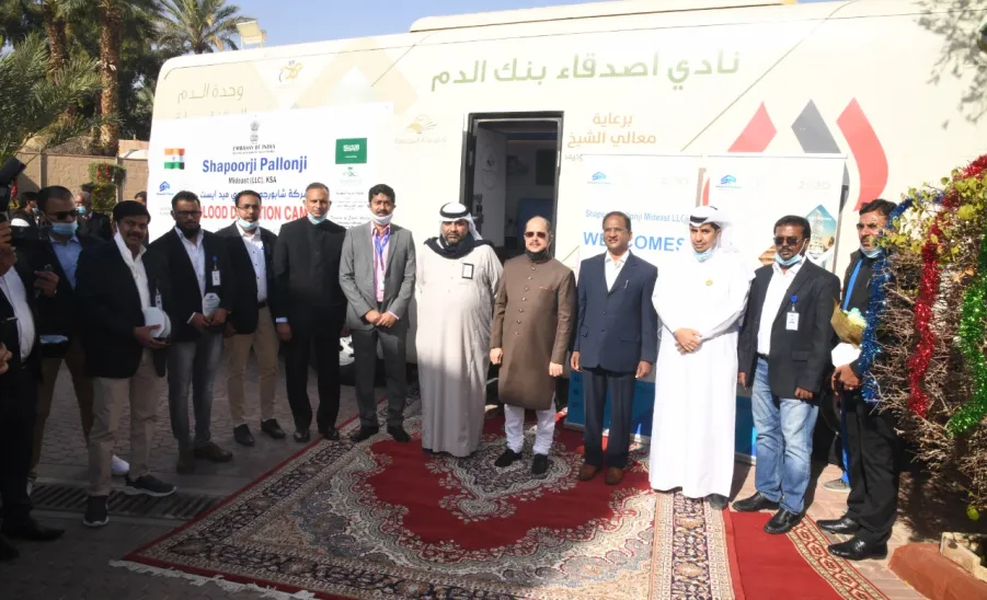 الجامعة تنفذ مبادرة حملة التبرع بالدم في السفارة الهندية - بنك الدم