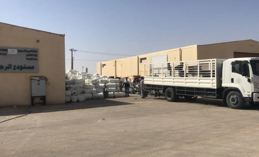 لجهودها المتواصلة في تقديم خدمات الترحيلات ،، مدير الشؤون الإدارية والمالية يشكر الخدمات  - دنة