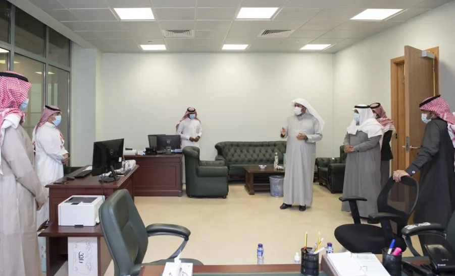 وكيل الجامعة يزور مركز الوثائق والمحفوظات -  وكيل الجامعة يزور مركز الوثائق والمحفوظات