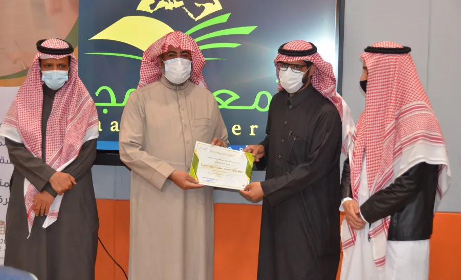 وكيل الجامعة يُكّرم المشاركين في ورشة آليات توثيق المنجزات للمنشآت المجتمعية - وكيل الجامعة يُكّرم المشاركين في ورشة آليات توثيق المنجزات للمنشآت المجتمعية