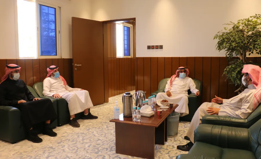 وكيل الجامعة يزور الإدارة العامة للتشغيل والصيانة -  وكيل الجامعة يزور الإدارة العامة للتشغيل والصيانة