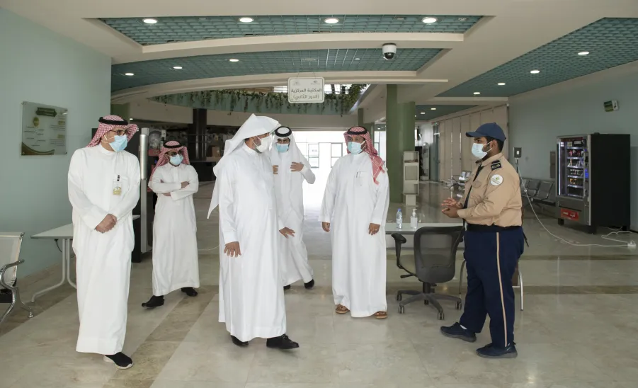 وكيل الجامعة يتابع أعمال تطبيق الإجراءات الاحترازية في كليات الجامعة -  وكيل الجامعة يتابع أعمال تطبيق الإجراءات الاحترازية في كليات الجامعة
