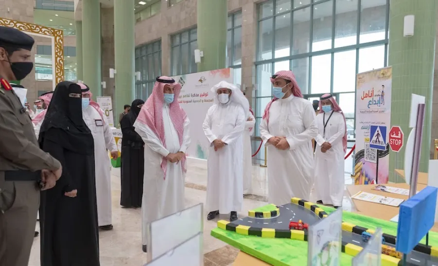 بهدف تعزيز السلامة المرورية : الجامعة تقيم معرض أنامل إبداع - جامعة المجمعة 
