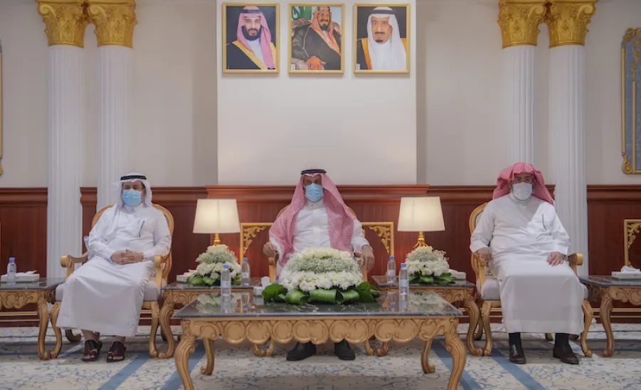 معالي رئيس جامعة المجمعة يكرم الأستاذ عبد المجيد السلوم بمنحه جائزة التميز في رعاية المستفيدين (تواصل) - معالي رئيس #جامعة_المجمعة يكرم الأستاذ عبد المجيد السلوم بمنحه جائزة التميز في رعاية المستفيدين (تواصل)