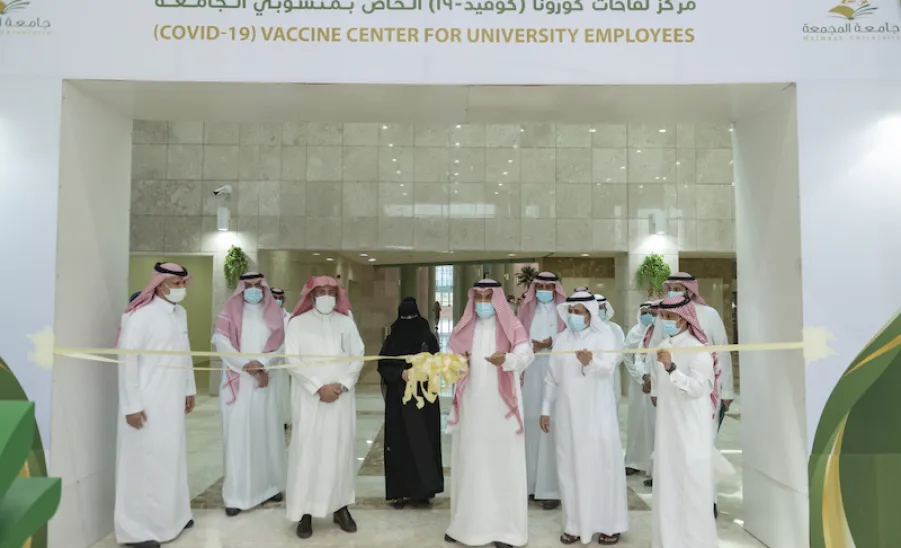 معالي رئيس الجامعة يفتتح مركز لقاحات كورونا الخاص بمنسوبي الجامعة وذويهم - الجامعة