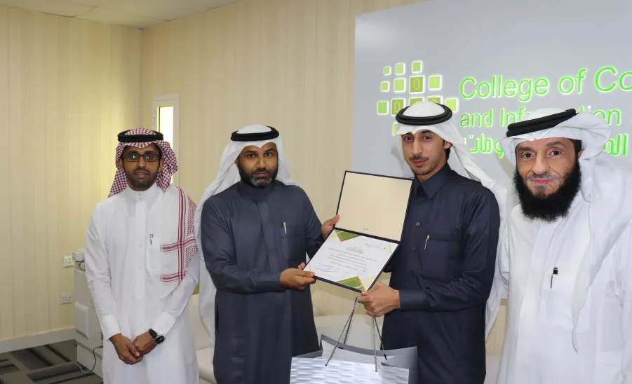 كلية علوم الحاسب والمعلومات CCIS منسوبيها من أعضاء هيئة التدريس الذين حققوا التميز في مجاليالتدريس والبحث العلمي، والتميز في مجال العمل الإداري من الهيئة الإدارية - 3