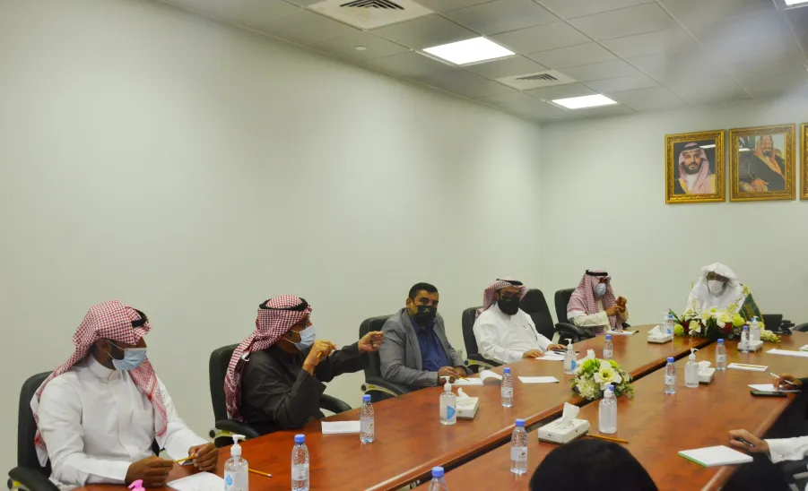 سعادة وكيل الجامعة يرأس اجتماع مناقشة بناء المنصة الإلكترونية للتدريب - سعادة وكيل الجامعة يرأس اجتماع مناقشة بناء المنصة الإلكترونية للتدريب 