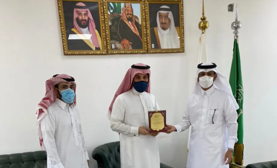 سعادة عميد كلية الهندسة يكرم الدكتور ابراهيم العريفي رئيس قسم الهندسة الميكانيكية والصناعية السابق - سعادة عميد كلية الهندسة يكرم الدكتور ابراهيم العريفي رئيس قسم الهندسة الميكانيكية والصناعية السابق