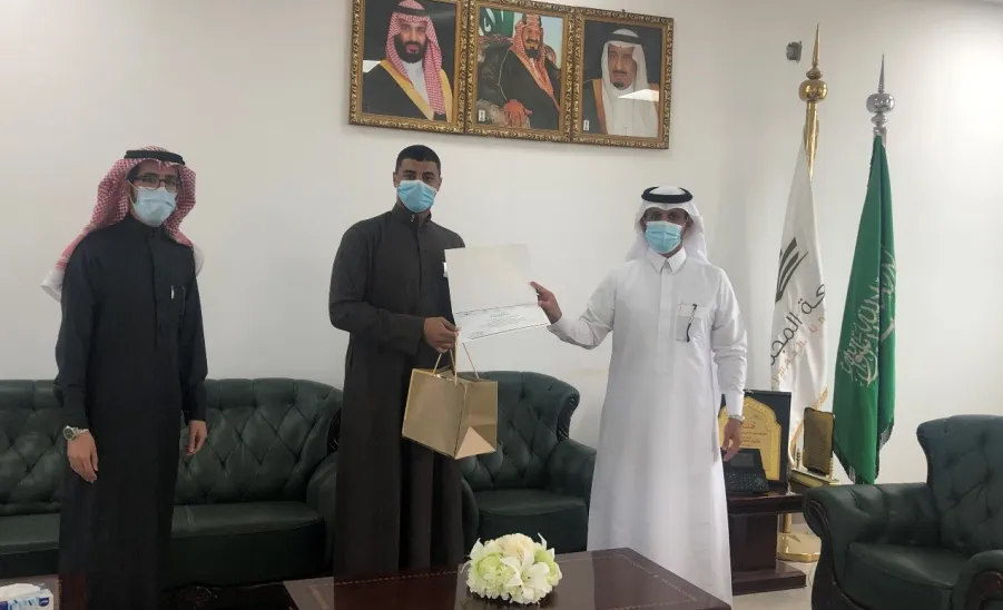 تكريم عميد الكلية للطلاب المشاركين في الدورات التدريبية - تكريم عميد الكلية للطلاب المشاركين في الدورات التدريبية